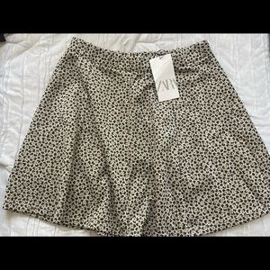 NWT ZARA TAN ANIMAL PRINT SKIRT SIZE LARGE